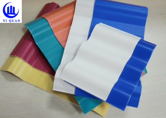 La resistenza della corrosione delle mattonelle di tetto del PVC del bene durevole di colore piastrella gli strati dell'isolamento acustico