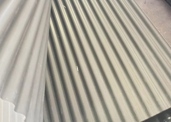 Riscaldi le mattonelle di tetto di plastica del PVC dell'isolamento acustico di conservazione per l'industria del magazzino